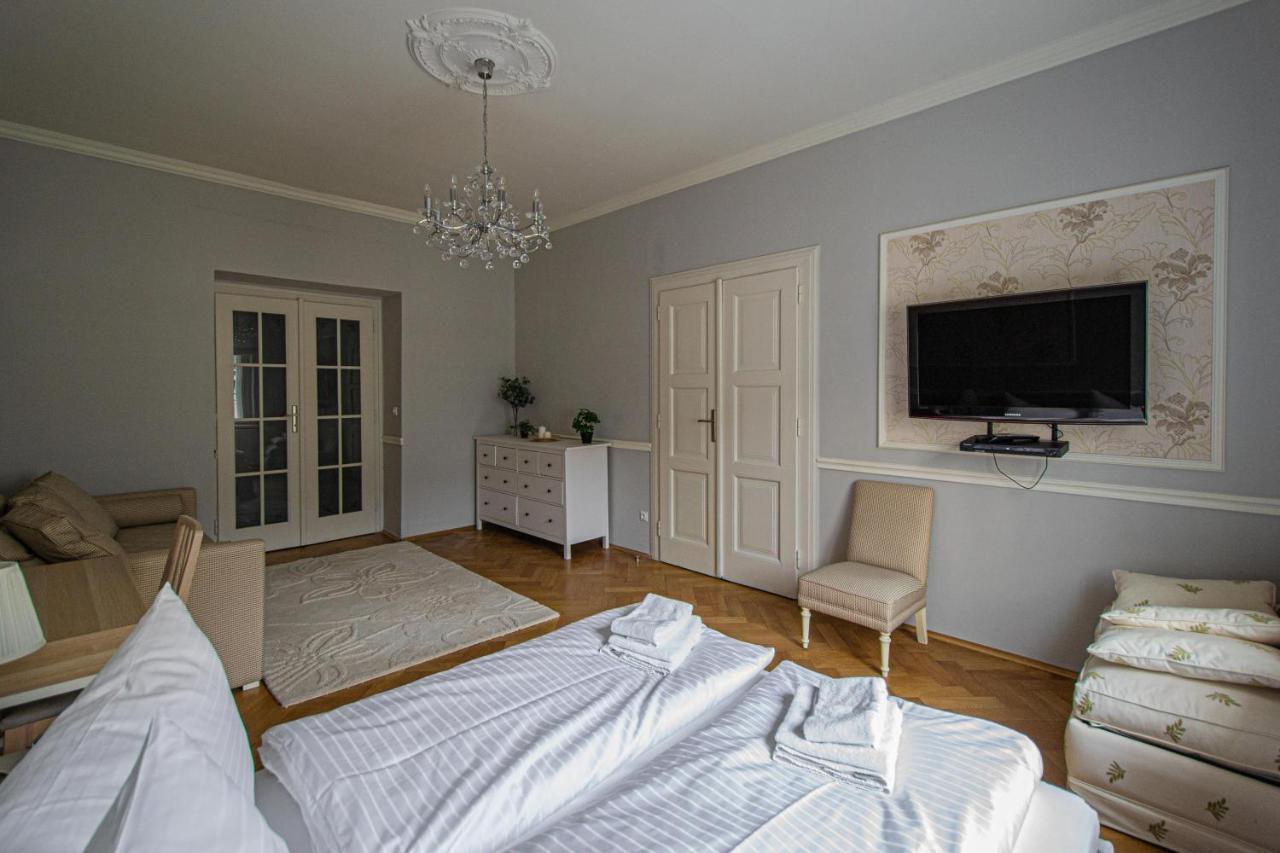 Luxury Central 150M2 Apartment On Wencelas Square With Private Garage Prag Eksteriør billede